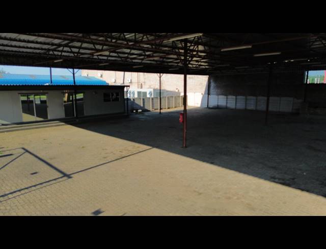 1,001M² SHOWROOM TO LET IN BARTLETT